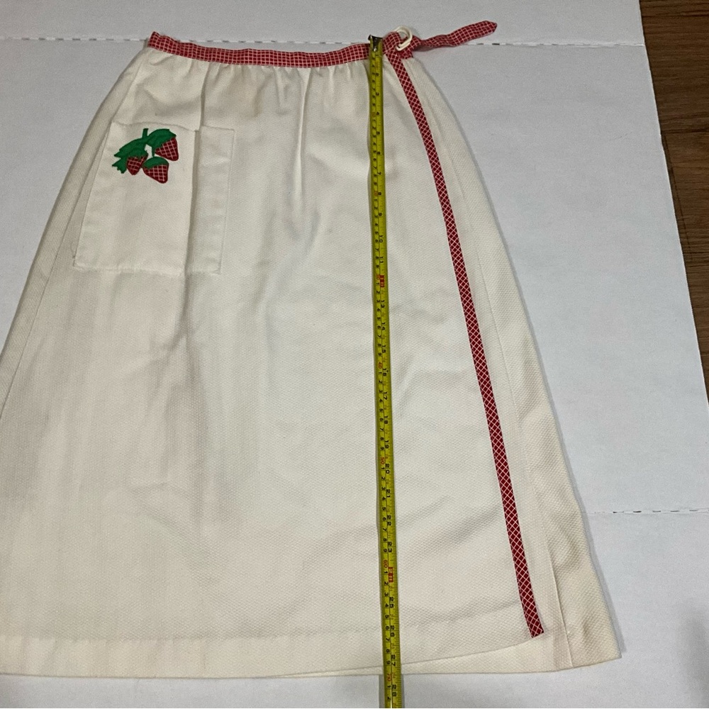 Vintage 60’s Wrap Around Skirt Made by Century Embroidered Strawberries Size S - Picture 13 of 15